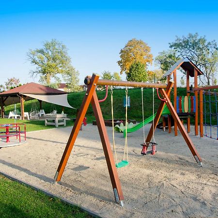 Arenda Apartamenty&Domki Caloroczne Сєракув Екстер'єр фото
