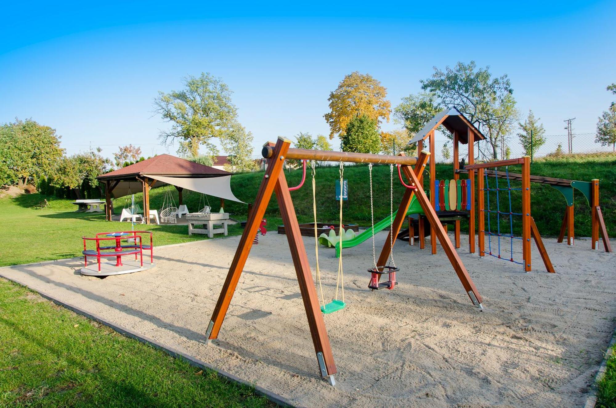 Arenda Apartamenty&Domki Caloroczne Сєракув Екстер'єр фото