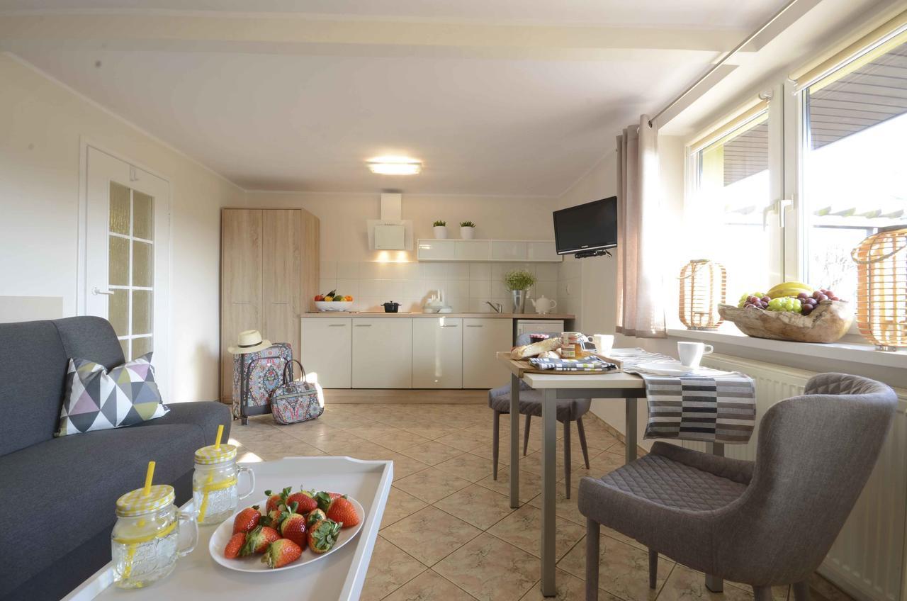 Arenda Apartamenty&Domki Caloroczne Сєракув Екстер'єр фото